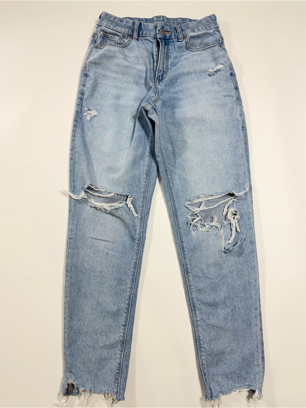 American Eagle Strigid Curvy Ripped Mom Jeans 2 Regular